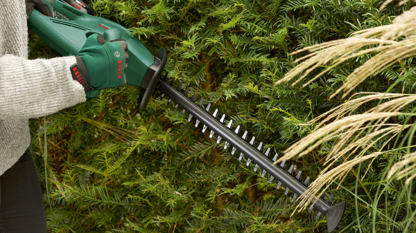 Bosch EasyHedgeCut 18-45 (Klasik Yeşil) Akülü Çit Kesme Makinesi